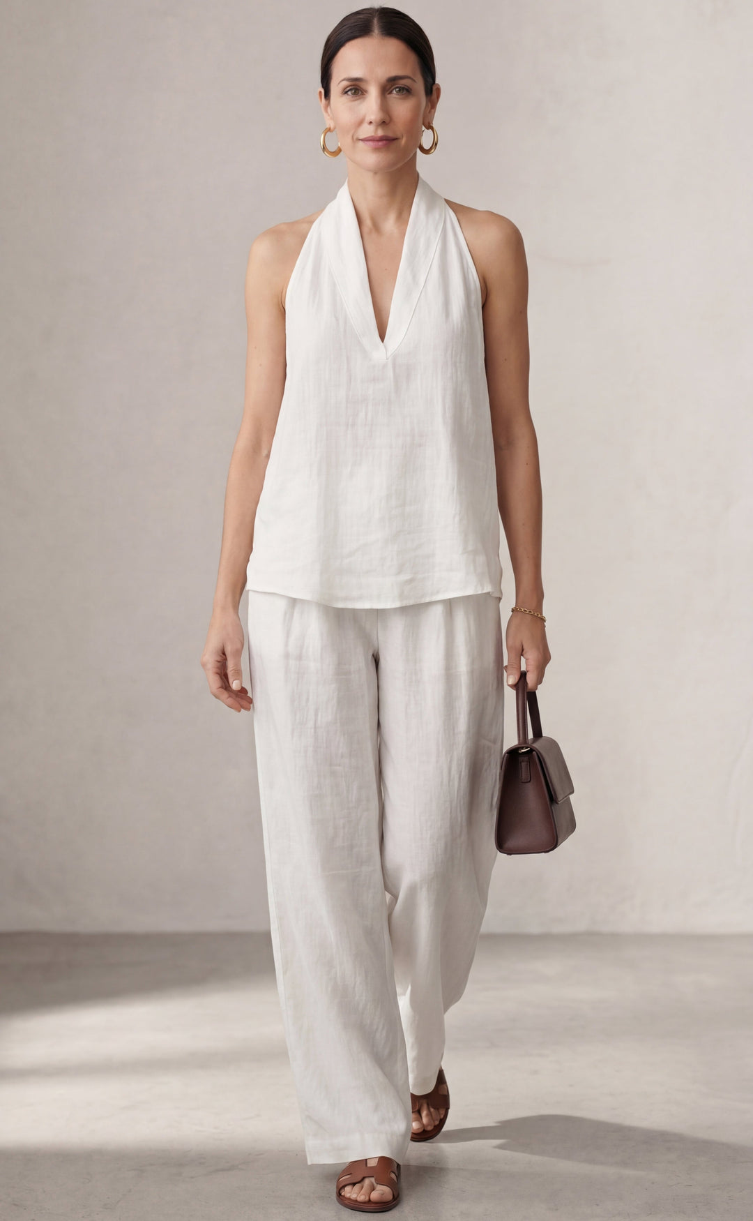 Conjunto de lino con escote en V y pantalón fluido