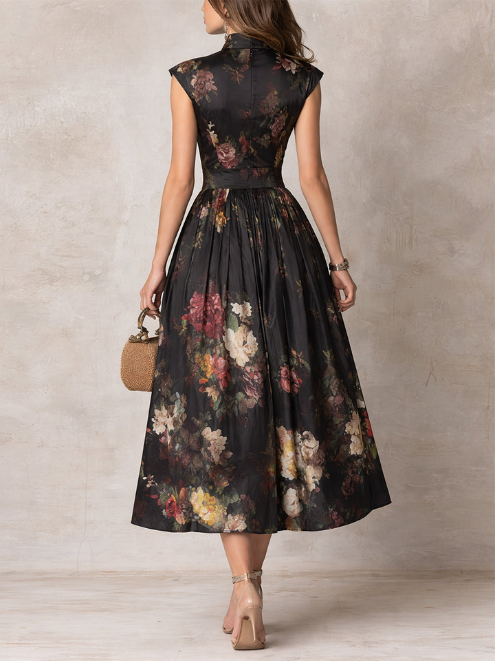 Vestido midi negro de satén plisado con estampado floral
